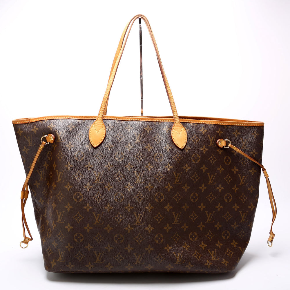 
                      
                        Neverfull GM Monogram
                      
                    