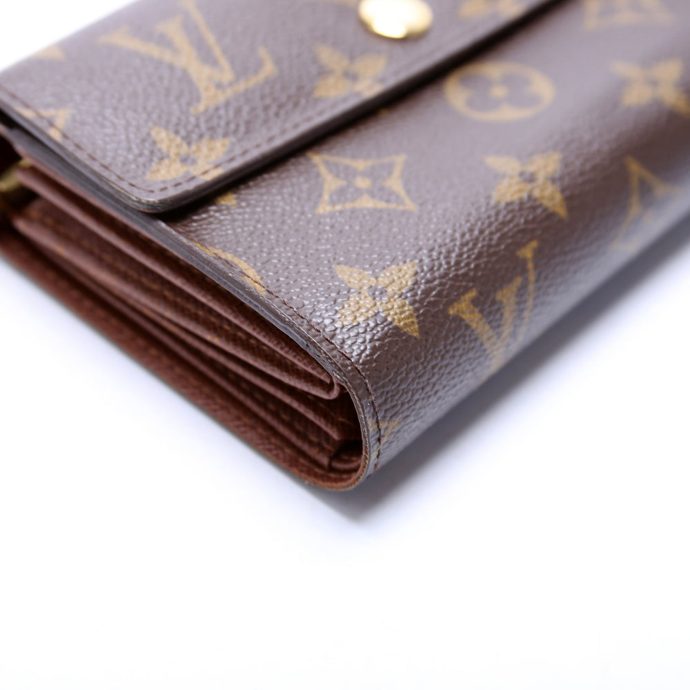 
                      
                        Alexandra Wallet Monogram
                      
                    