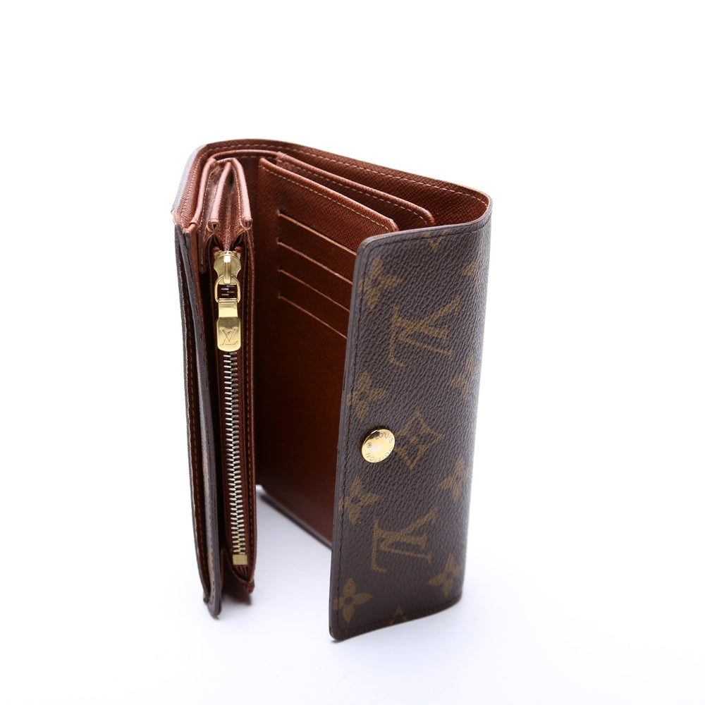 
                      
                        Alexandra Wallet Monogram
                      
                    