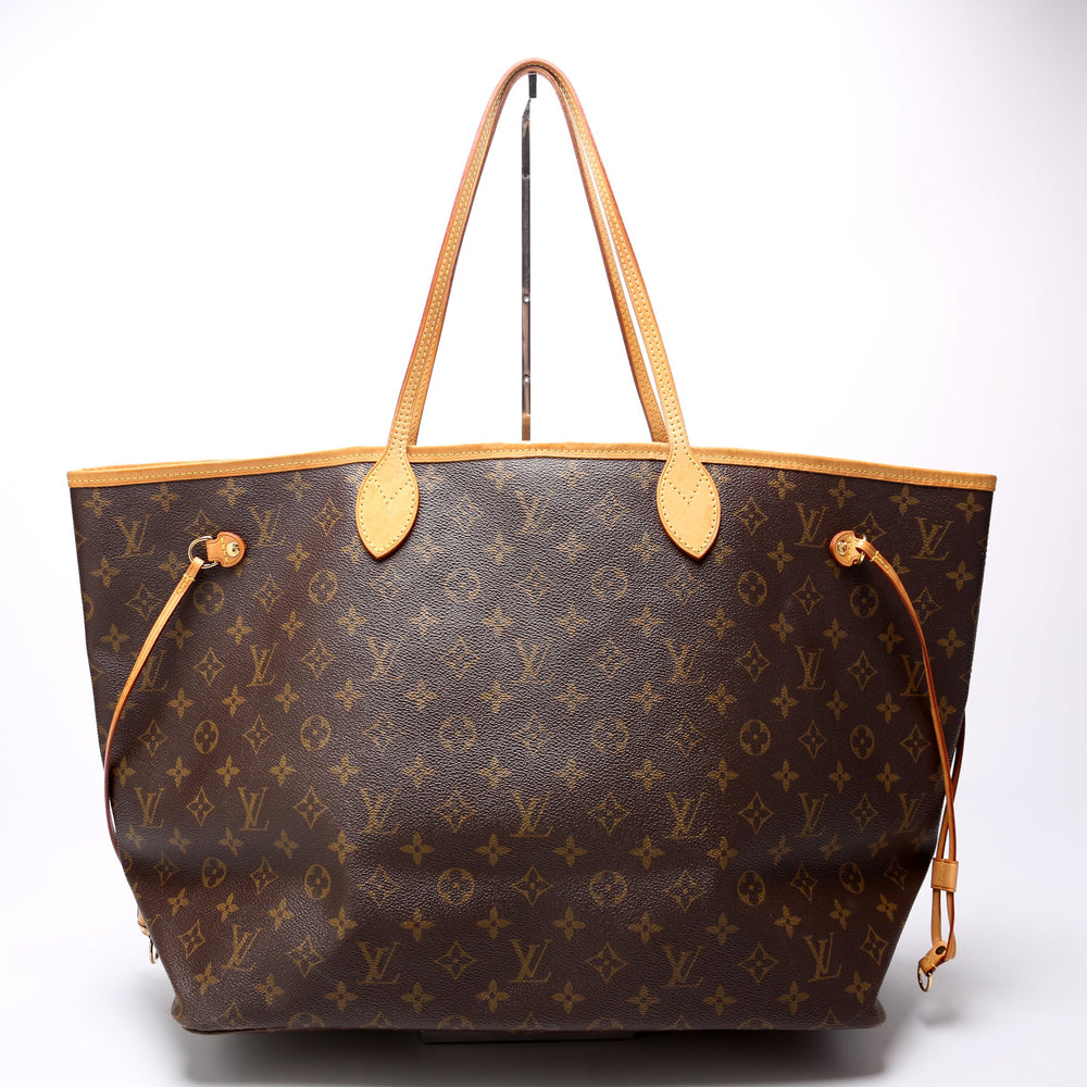 
                      
                        Neverfull GM Monogram
                      
                    