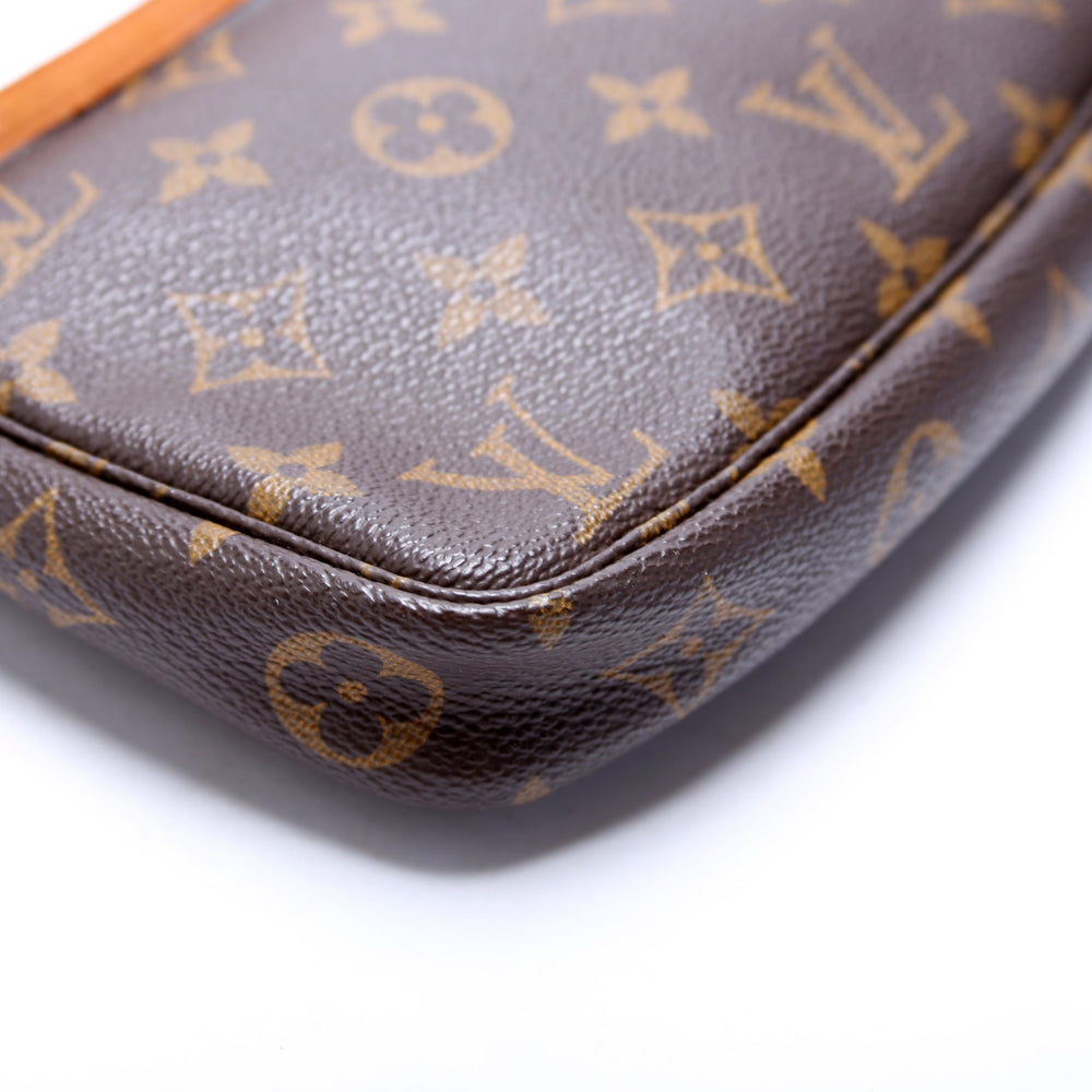 
                      
                        Pochette Accessories Monogram
                      
                    