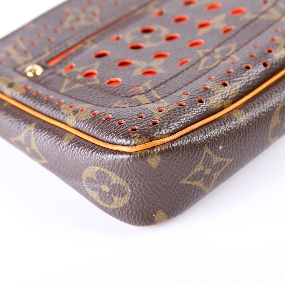 
                      
                        Pochette Accessories Perforated
                      
                    