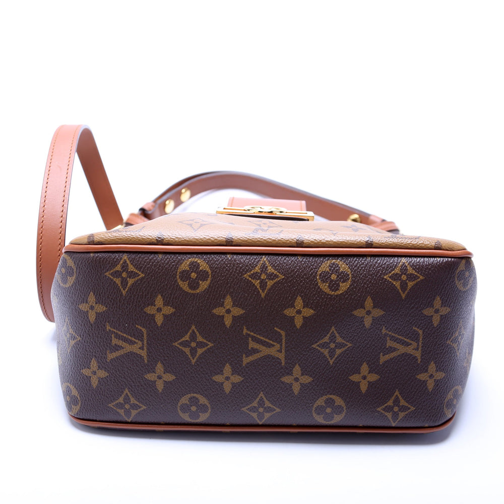 
                      
                        Dauphine Hobo PM Reverse Monogram
                      
                    