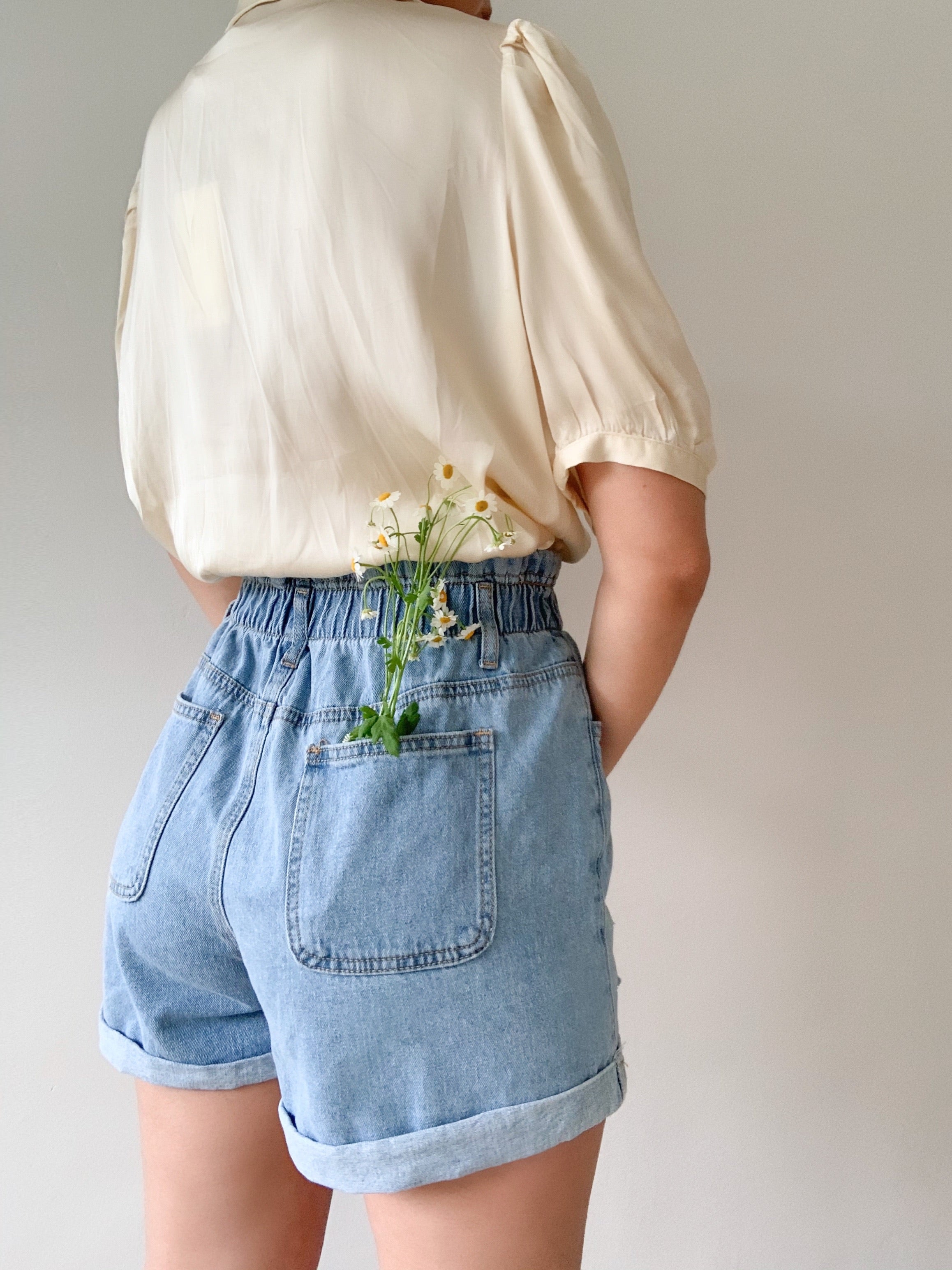 Pocket Full of Daisies Shorts